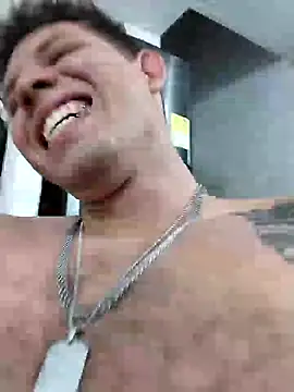 Snapshot of King_russo chatting on January 22, 1:42 am King russo online show from January 22, 1:42 am