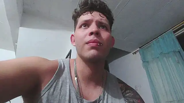 Snapshot of King_russo chatting on January 22, 11:00 pm King russo online show from January 22, 11:00 pm