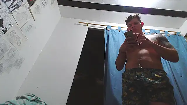 Snapshot of King_russo chatting on February 12, 4:44 am King russo online show from February 12, 4:44 am