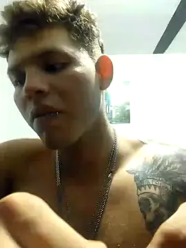 Snapshot of King_russo chatting on January 13, 3:23 am King russo online show from January 13, 3:23 am