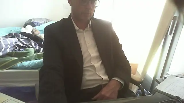 shyfrenchcock1 online show from May 26, 12:23 pm