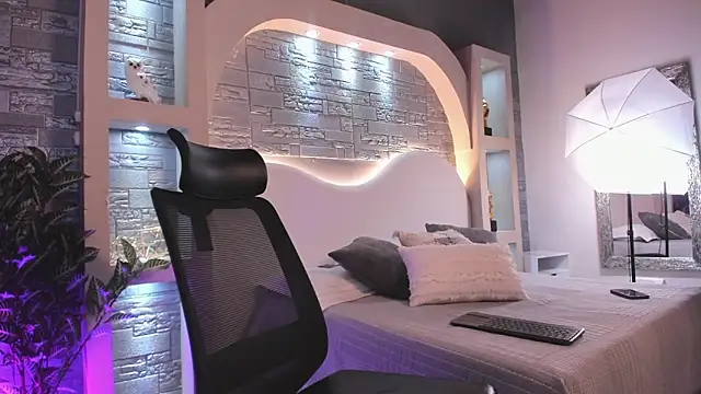 Aron Bolt online show from November 30, 3:19 am