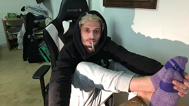 Snapshot of Dylansd chatting on March 4, 6:47 am Dylansd online show from March 4, 6:47 am