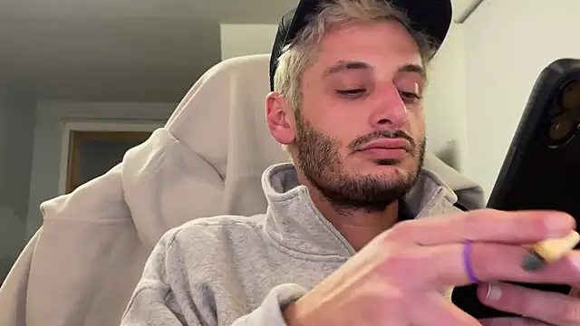 Snapshot of Dylansd chatting on January 11, 4:16 am Dylansd online show from January 11, 4:16 am