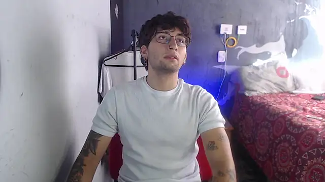 Dereck Dickson online show from December 2, 6:44 pm