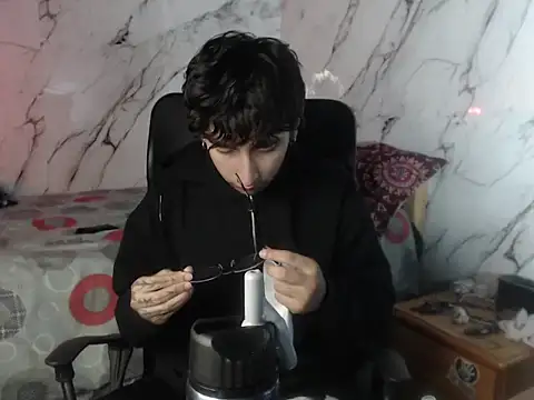 Dereck Dickson online show from April 1, 5:09 am