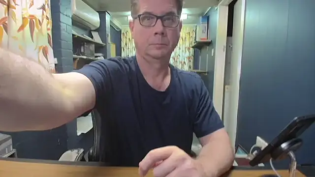 tilobinder online show from February 18, 1:09 pm