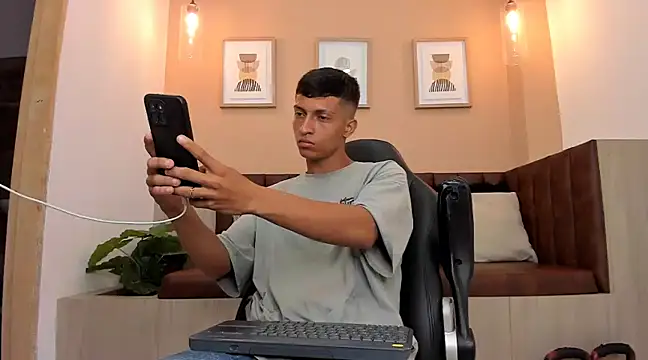 Snapshot of wolf_james123 chatting on February 3, 1:51 pm wolf james123 online show from February 3, 1:51 pm