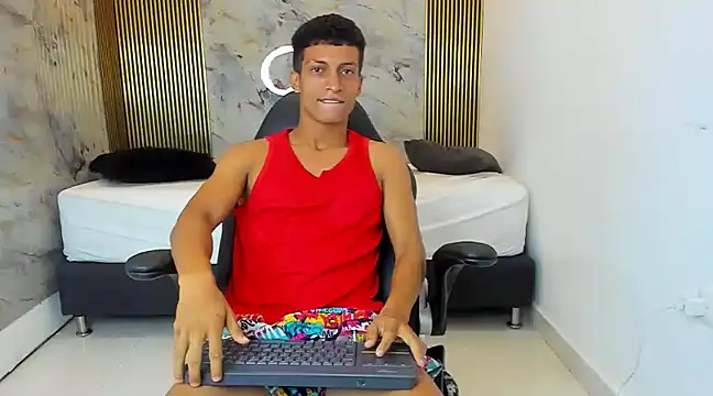 Snapshot of wolf_james123 chatting on December 16, 12:27 pm wolf james123 online show from December 16, 12:27 pm