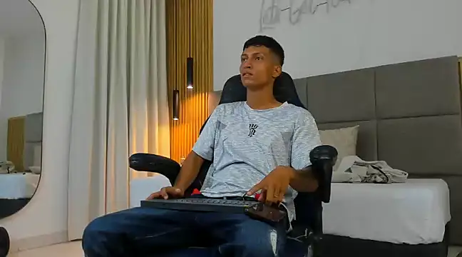 Snapshot of wolf_james123 chatting on February 4, 1:16 pm wolf james123 online show from February 4, 1:16 pm