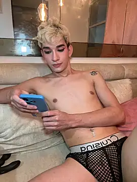 Snapshot of Cherry_zayden_ chatting on March 21, 6:16 am Cherry zayden online show from March 21, 6:16 am