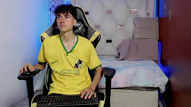 johnny cagee online show from October 20, 5:22 am