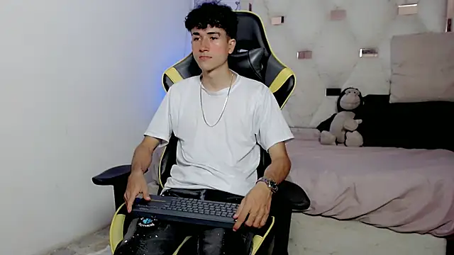 johnny cagee online show from January 8, 6:51 am