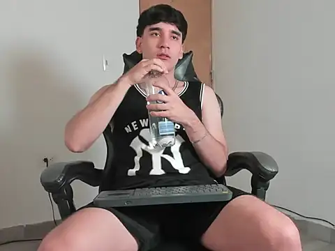 leo030809 online show from April 8, 11:46 pm