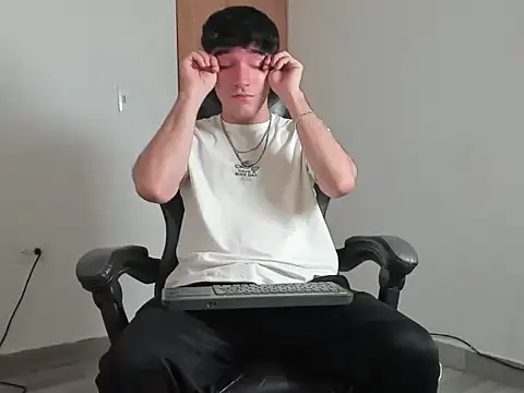 leo030809 online show from April 5, 12:41 am