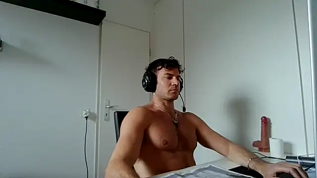 alpha-hunk online show from March 30, 3:35 pm