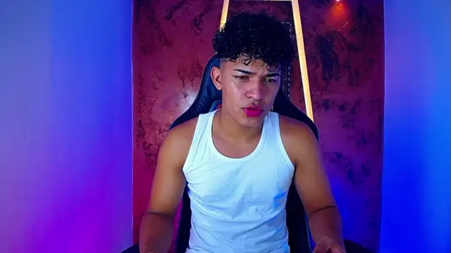 jamescurli  online show from February 21, 3:56 am