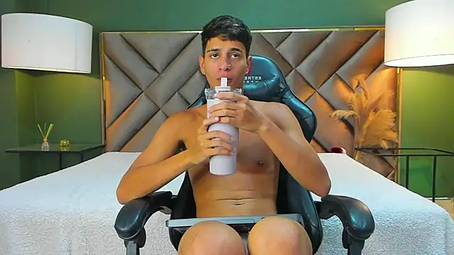 Tyler Rodriguez online show from October 7, 8:46 pm