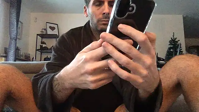 Snapshot of titi326326 chatting on December 21, 12:49 pm titi326326 online show from December 21, 12:49 pm