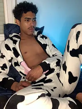 Snapshot of Ryan-hot chatting on January 24, 11:23 pm Ryan-hot online show from January 24, 11:23 pm