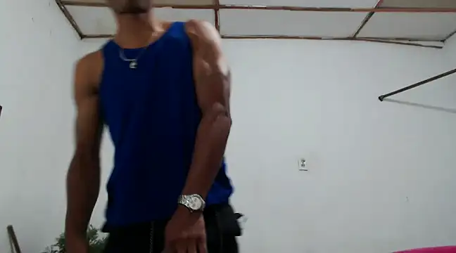 Snapshot of fernandez_latinblackk chatting on December 10, 11:00 pm fernandez latinblackk online show from December 10, 11:00 pm
