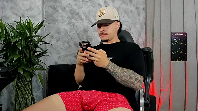 boyc022  online show from December 20, 10:33 am