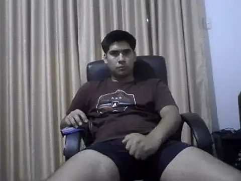 Snapshot of estudiante69 chatting on December 9, 12:01 am estudiante69 online show from December 9, 12:01 am