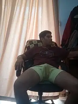 Snapshot of estudiante69 chatting on January 12, 7:53 pm estudiante69 online show from January 12, 7:53 pm