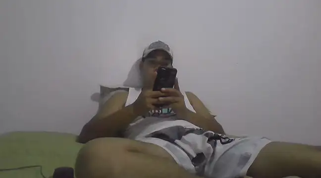 Snapshot of estudiante69 chatting on February 14, 2:18 am estudiante69 online show from February 14, 2:18 am