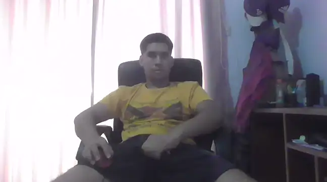 Snapshot of estudiante69 chatting on February 8, 9:25 pm estudiante69 online show from February 8, 9:25 pm