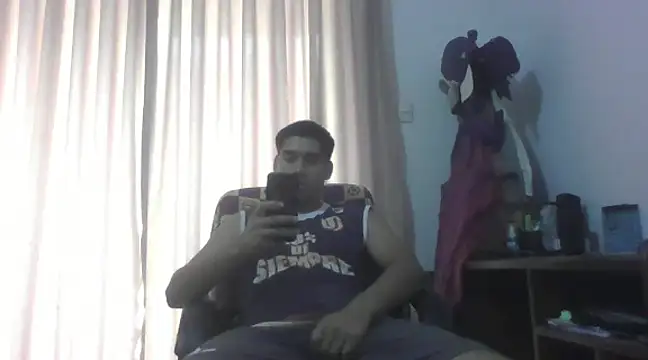 Snapshot of estudiante69 chatting on February 12, 5:05 pm estudiante69 online show from February 12, 5:05 pm