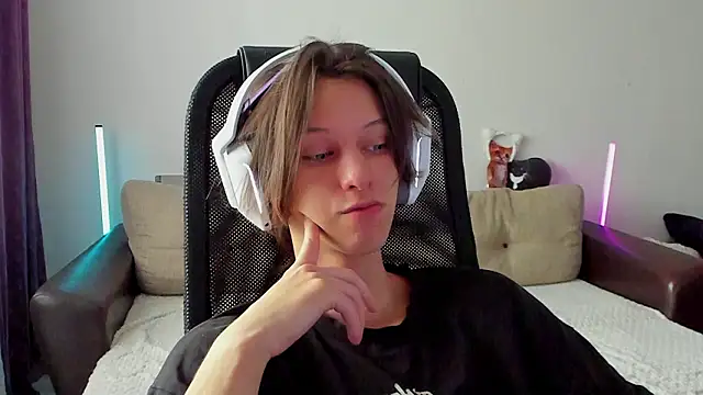 Ostin meow online show from February 6, 6:43 am