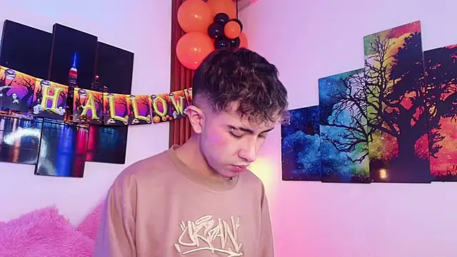 Noah Xitruxx online show from October 7, 1:26 pm