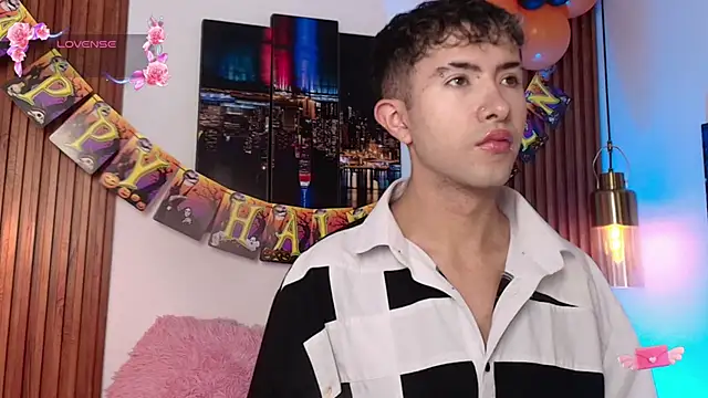 Noah Xitruxx online show from October 14, 2:51 am