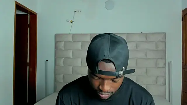 Dylan Taylor online show from February 14, 4:07 am