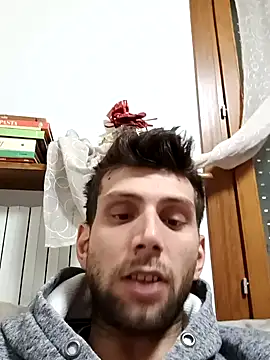 Snapshot of dariodario chatting on December 31, 12:15 pm dariodario online show from December 31, 12:15 pm