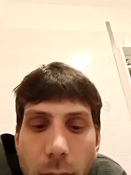 Snapshot of dariodario chatting on February 15, 10:54 pm dariodario online show from February 15, 10:54 pm