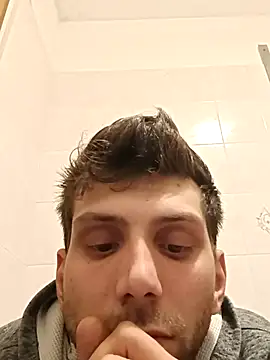 Snapshot of dariodario chatting on January 6, 9:54 pm dariodario online show from January 6, 9:54 pm