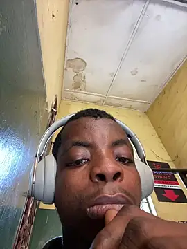 Snapshot of Dierich02_77 chatting on February 25, 4:00 pm Dierich02 77 online show from February 25, 4:00 pm