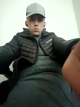 EE9EE9 online show from January 9, 3:28 pm