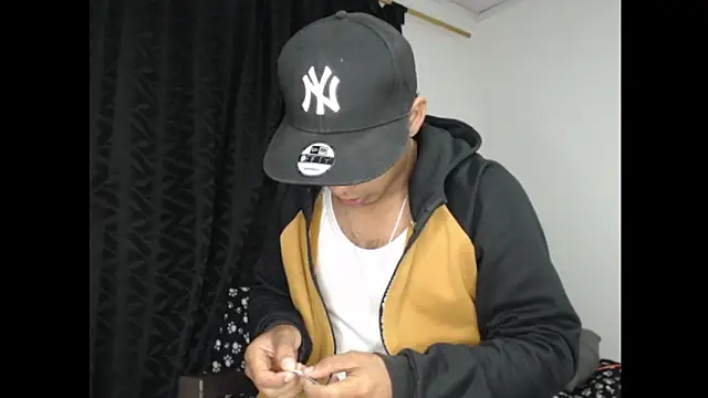 Snapshot of maximo_vega_newv chatting on December 14, 10:34 am maximo vega newv online show from December 14, 10:34 am