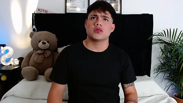 dannybear  online show from November 24, 10:44 pm