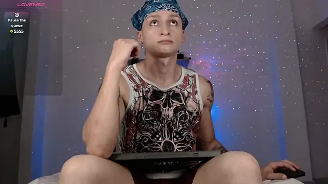 arthurphoenix  online show from December 28, 2:54 am