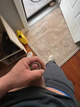 Snapshot of elver369 chatting on February 5, 8:14 pm elver369 online show from February 5, 8:14 pm