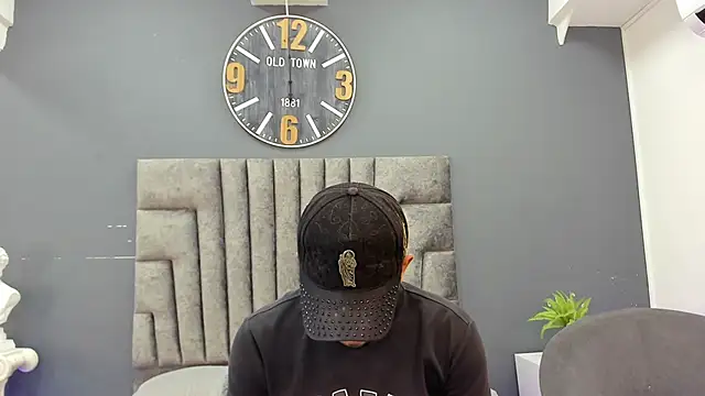 Robin Rief online show from April 10, 7:54 pm