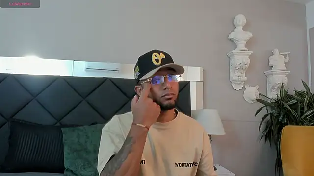 Robin Rief online show from November 24, 3:51 am