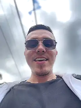 adam-rivera online show from October 16, 7:33 pm