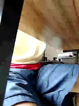 Snapshot of Bombi22 chatting on January 8, 4:11 pm Bombi22 online show from January 8, 4:11 pm
