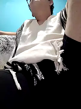 Snapshot of Bombi22 chatting on January 6, 3:42 am Bombi22 online show from January 6, 3:42 am