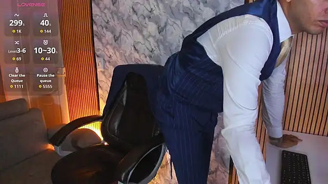 Hideintheoffice online show from October 12, 3:00 am